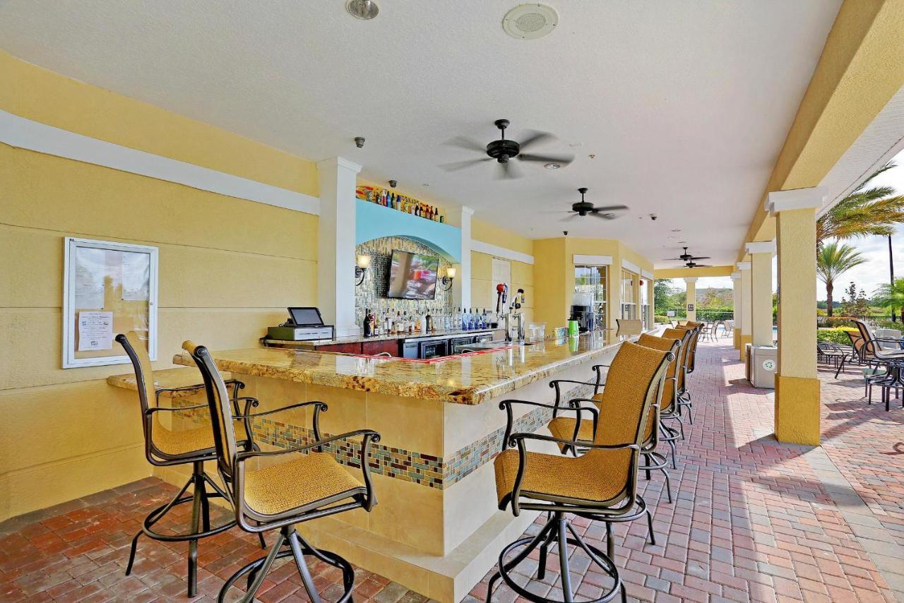 Luxury Lakeview Penthouse, Vista Cay 1025